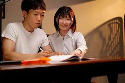 Nữ gia sư bị gài bẫy biến thành tiểu thư tình dục cho gia đình biến thái